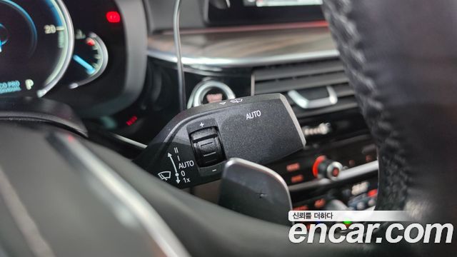 BMW 5-Series 2018 — photo 27