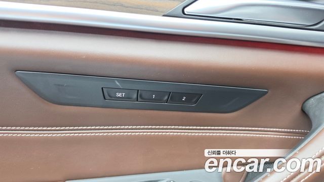 BMW 5-Series 2018 — photo 28
