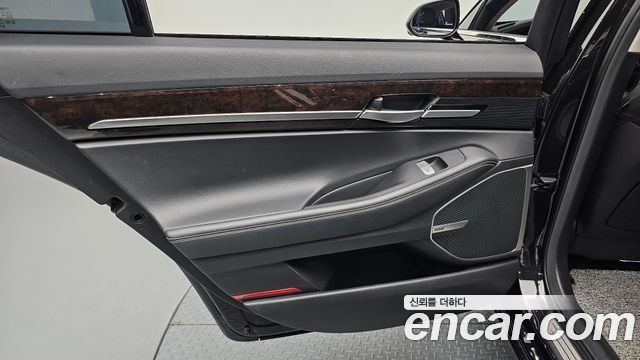 Genesis G90 2019 — photo 15