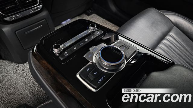 Genesis G90 2019 — photo 31