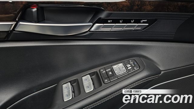 Genesis G90 2019 — photo 33