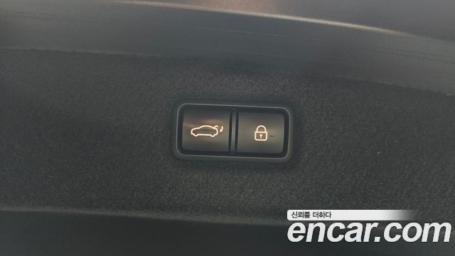 Genesis G90 2019 — photo 36