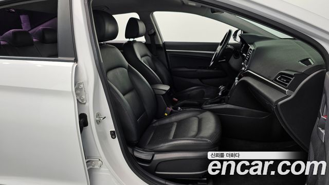 Hyundai AVANTE 2020 — photo 11