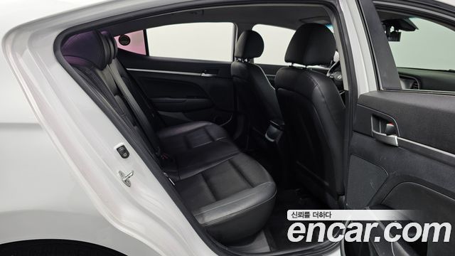 Hyundai AVANTE 2020 — photo 12