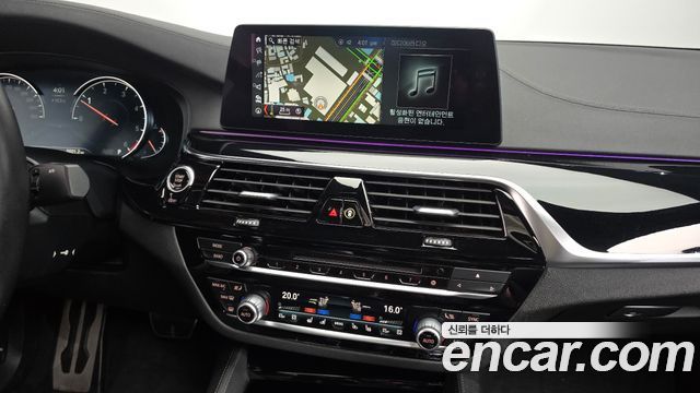 BMW 5-Series 2018 — photo 13