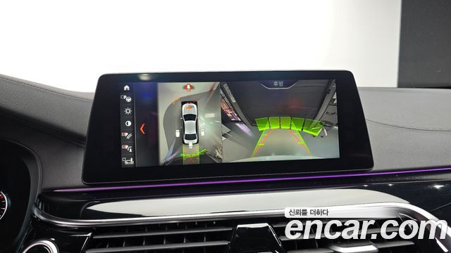 BMW 5-Series 2018 — photo 15