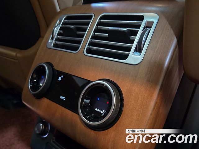 Land Rover Range Rover 2020 — photo 16