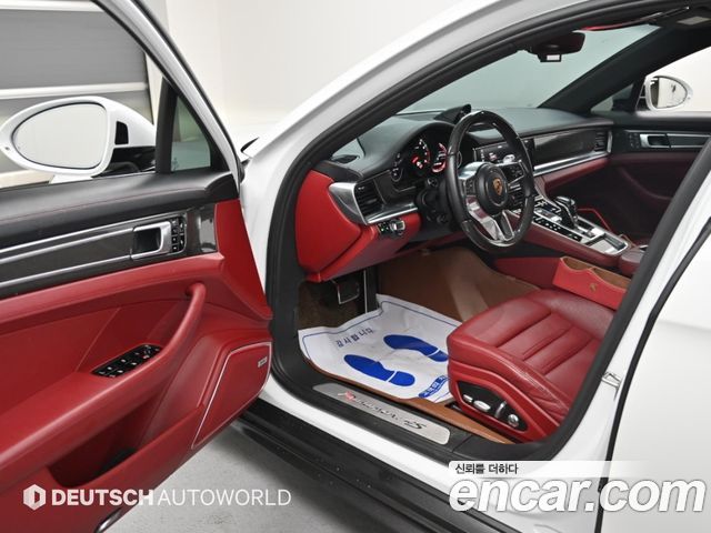 Porsche Panamera 2018 — photo 11