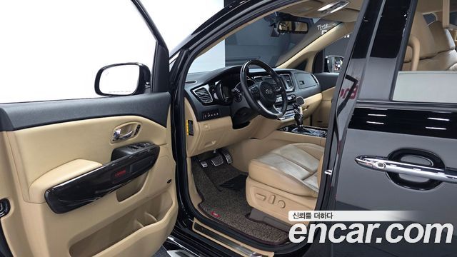 Kia Canival 2016 — photo 8
