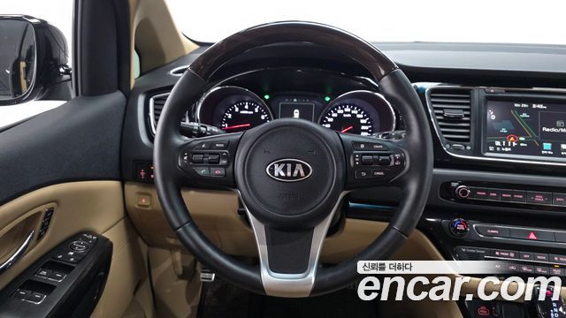 Kia Canival 2016 — photo 19