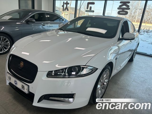 Jaguar XF 2015 — photo 1