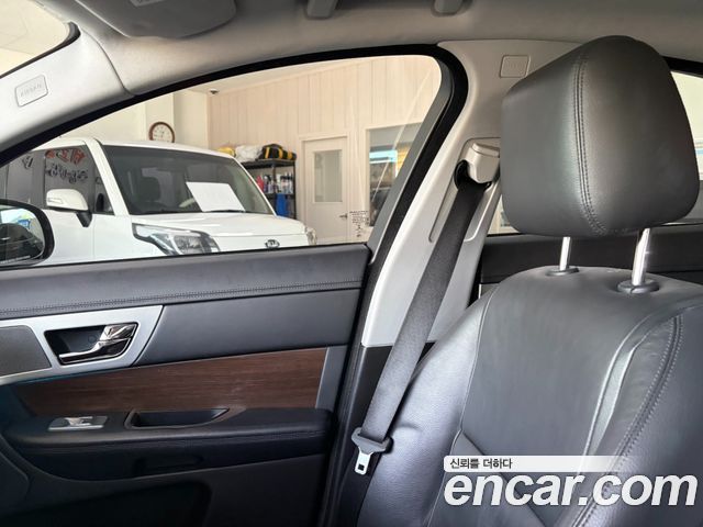 Jaguar XF 2015 — photo 4
