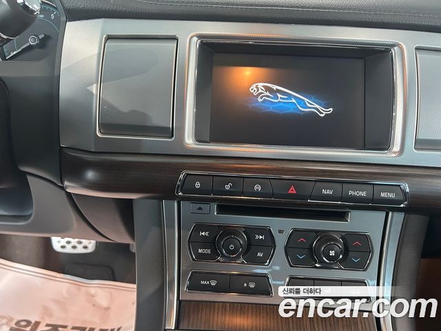 Jaguar XF 2015 — photo 8