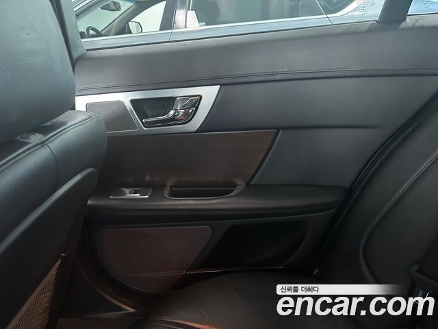 Jaguar XF 2015 — photo 12