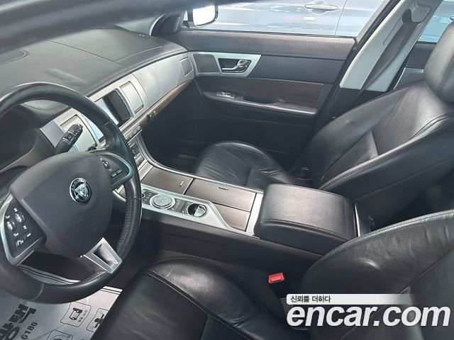 Jaguar XF 2015 — photo 14