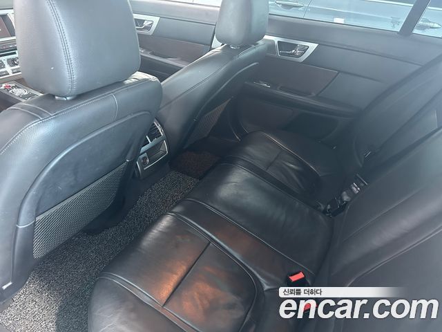 Jaguar XF 2015 — photo 16