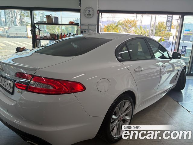 Jaguar XF 2015 — photo 19
