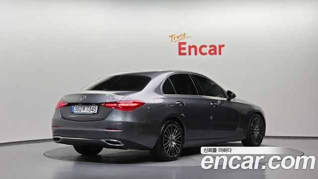 Mercedes-Benz C-Class 2024 — photo 2