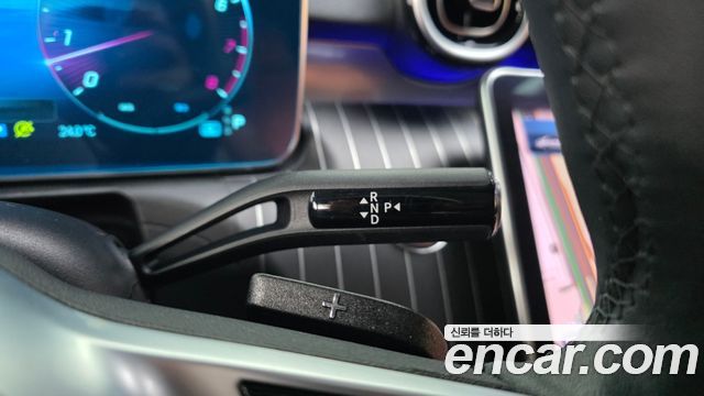 Mercedes-Benz C-Class 2024 — photo 12