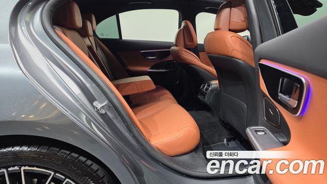 Mercedes-Benz C-Class 2024 — photo 17