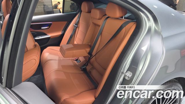 Mercedes-Benz C-Class 2024 — photo 18