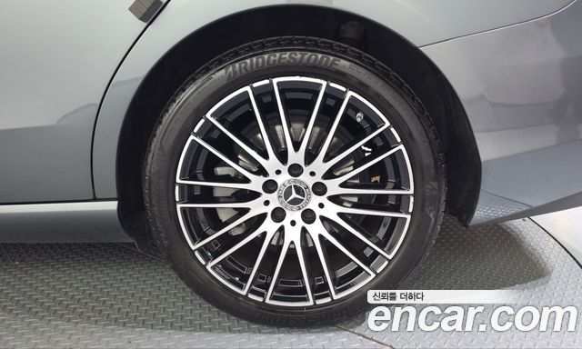 Mercedes-Benz C-Class 2024 — photo 7