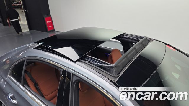 Mercedes-Benz C-Class 2024 — photo 28