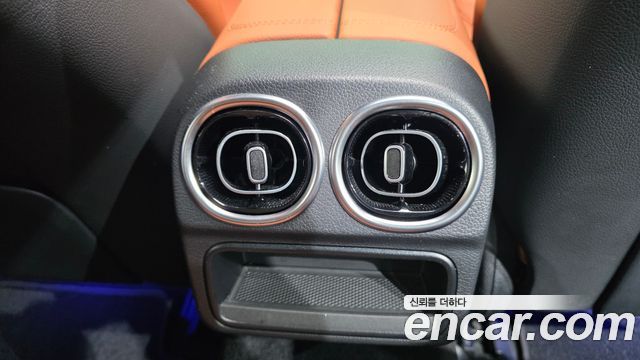 Mercedes-Benz C-Class 2024 — photo 31