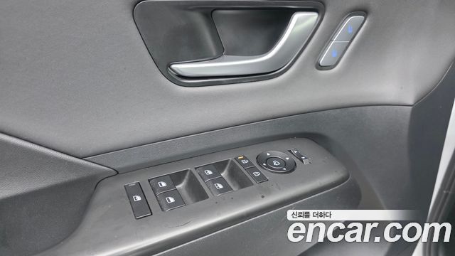 Hyundai Kona 2023 — photo 17