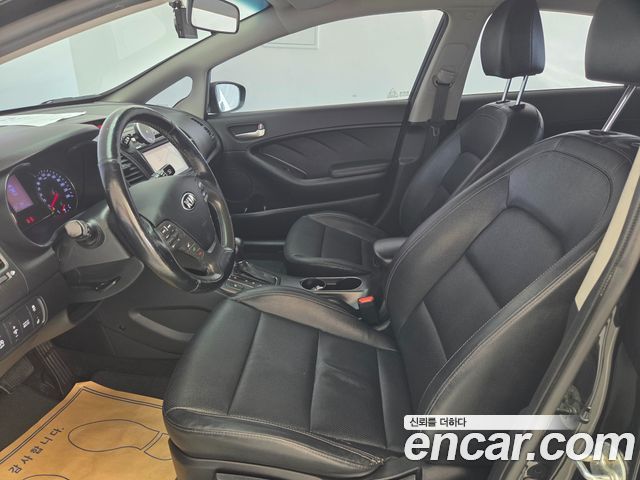 Kia K3 2015 — photo 8