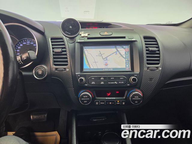 Kia K3 2015 — photo 12