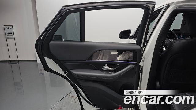 Mercedes-Benz GLE-Class 2023 — photo 15