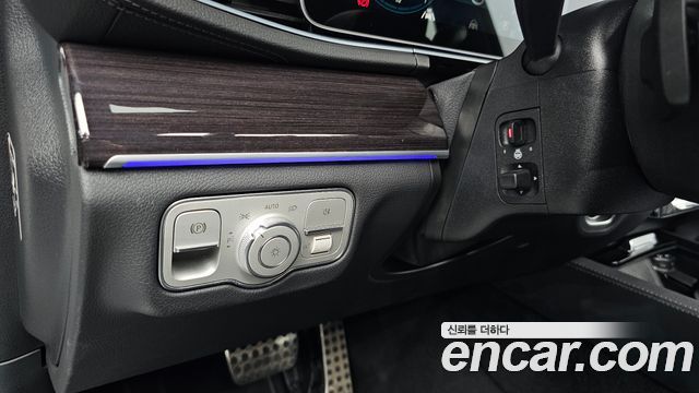 Mercedes-Benz GLE-Class 2023 — photo 36