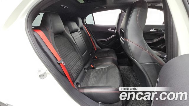 Mercedes-Benz GLA-Class 2018 — photo 11