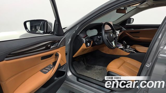 BMW 5-Series 2021 — photo 13