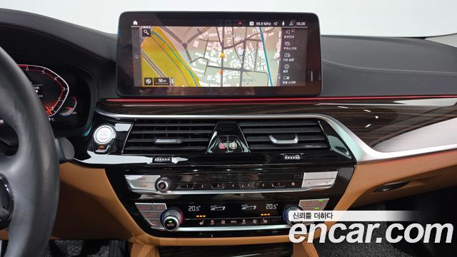 BMW 5-Series 2021 — photo 18