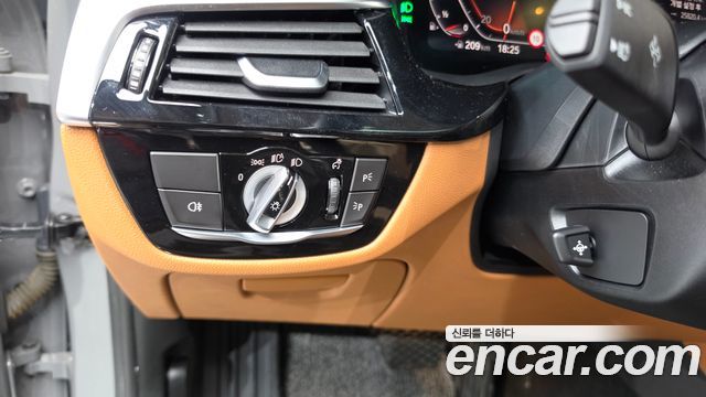 BMW 5-Series 2021 — photo 26