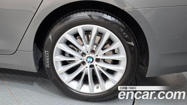 BMW 5-Series 2021 — photo 7