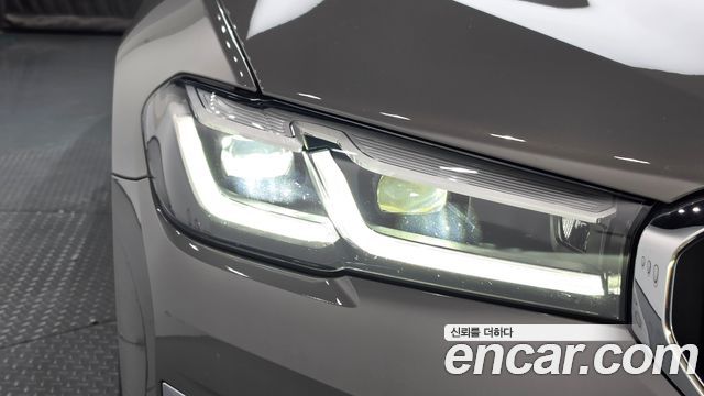 BMW 5-Series 2021 — photo 8