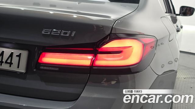 BMW 5-Series 2021 — photo 9