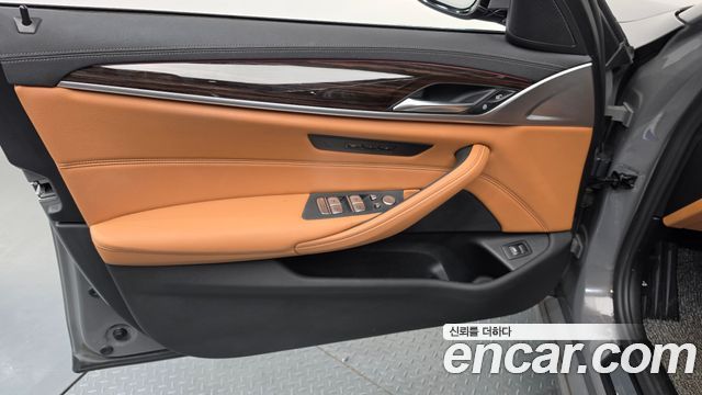 BMW 5-Series 2021 — photo 14