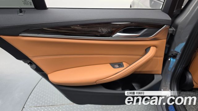 BMW 5-Series 2021 — photo 15