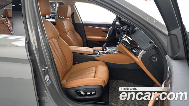 BMW 5-Series 2021 — photo 16
