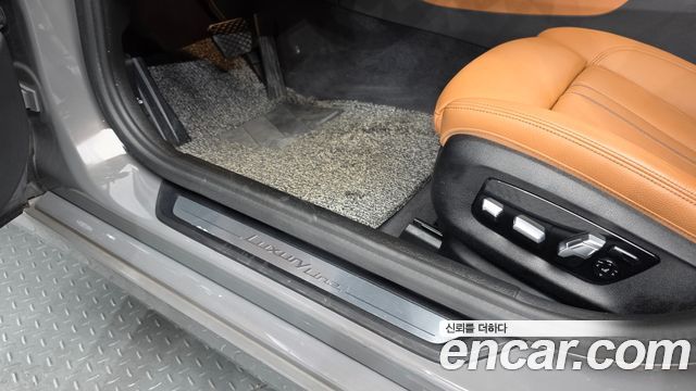 BMW 5-Series 2021 — photo 28
