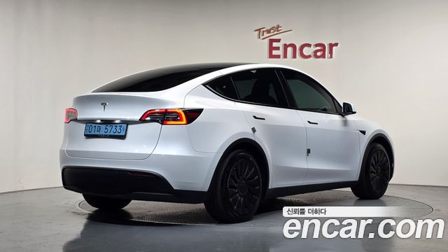 Tesla Model Y 2024 — photo 2