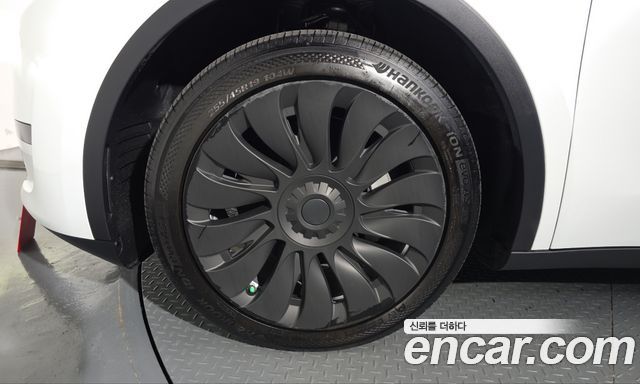Tesla Model Y 2024 — photo 5