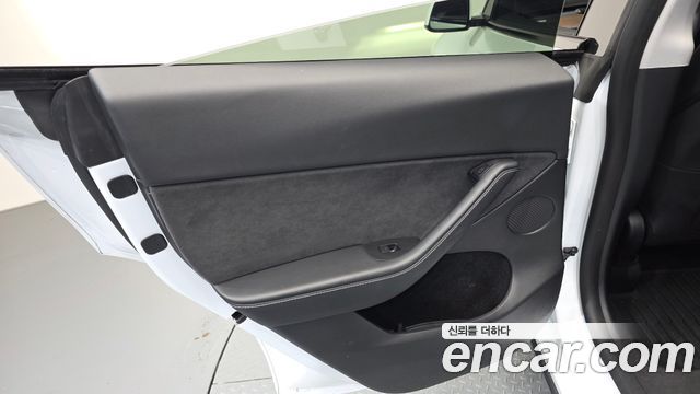 Tesla Model Y 2024 — photo 15