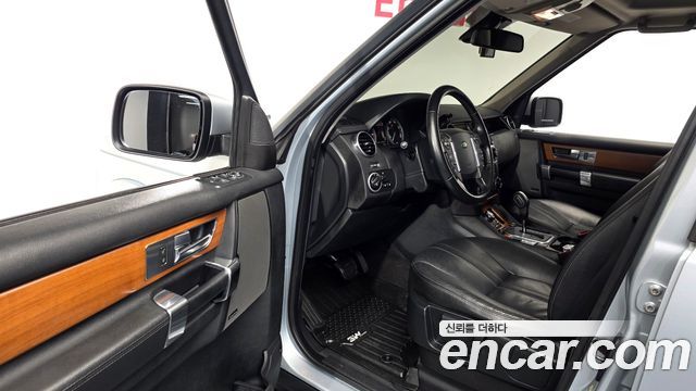 Land Rover Discovery 2010 — photo 13