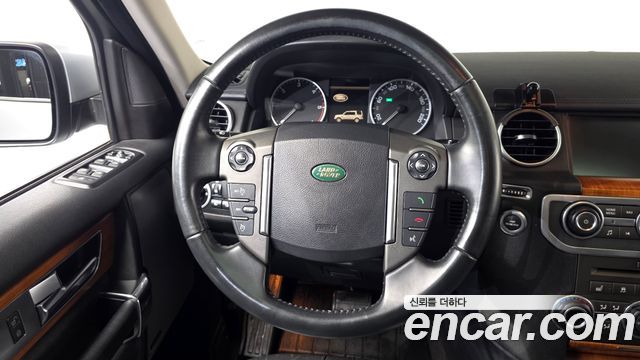 Land Rover Discovery 2010 — photo 22
