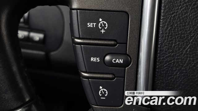 Land Rover Discovery 2010 — photo 25